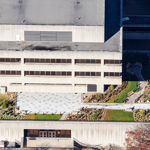 Open joint paver system for water drainage on a rooftop
