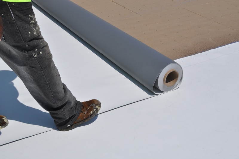 Rolling out single-ply membrane