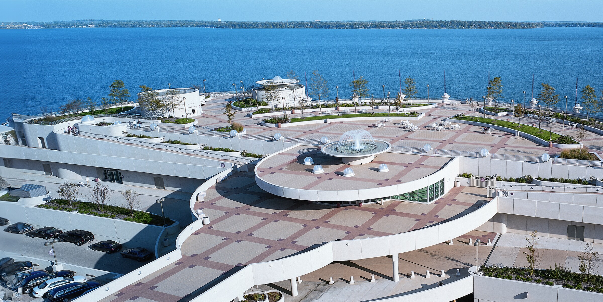 Commercial building and pedestrian areas constructed with Siplast materials