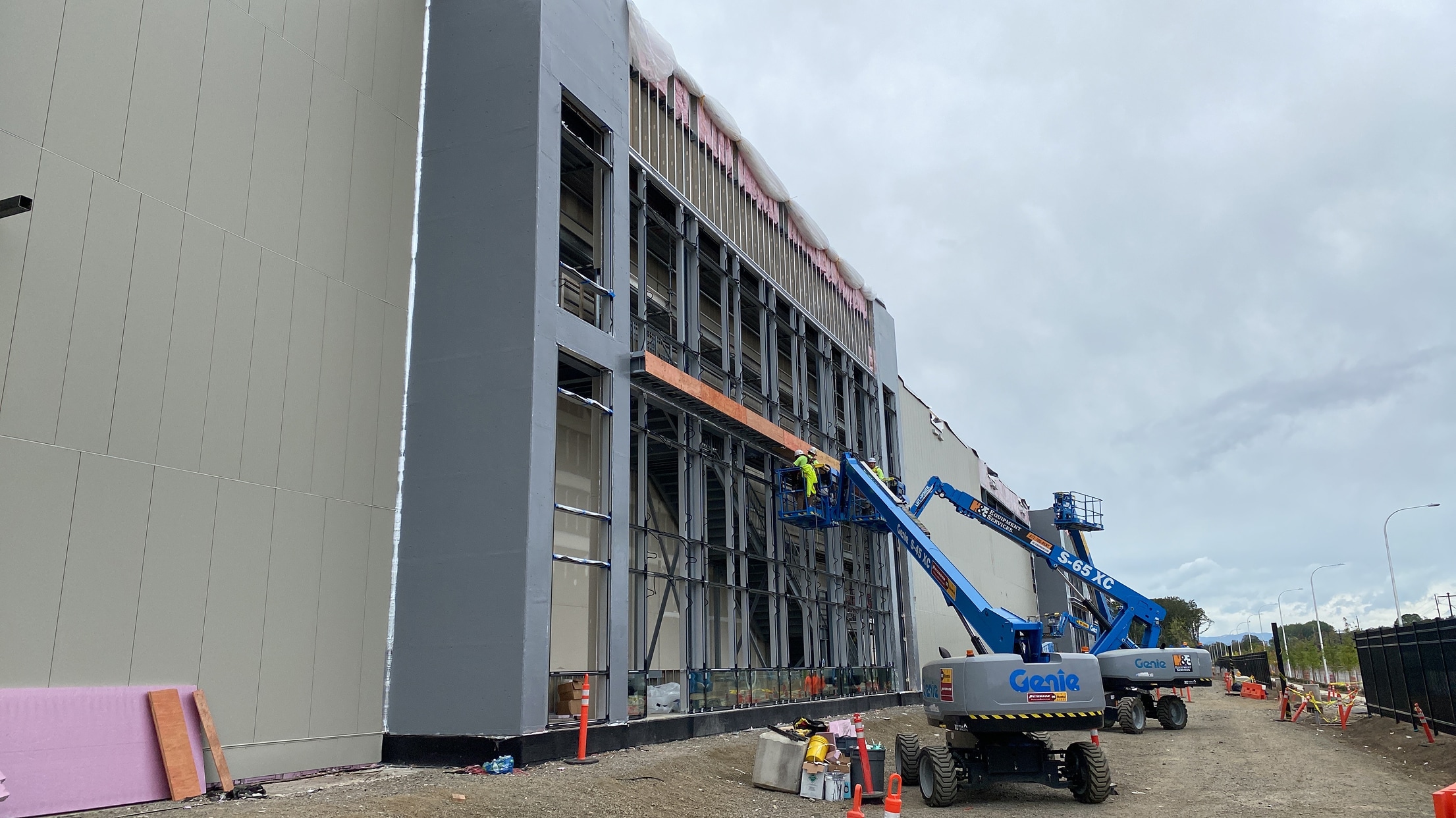 Intersection of WALLcontrol™ wall products integrated with roofing materials.